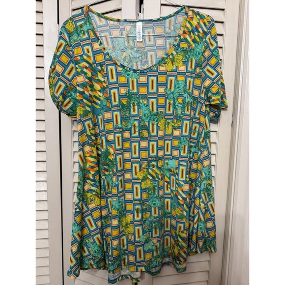 LuLaRoe Perfect Tee Misses Green Yellow Butterfly Geo Print Tunic Shirt Top L - Picture 2 of 4